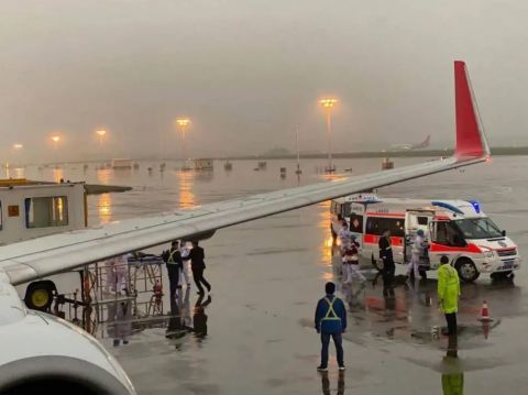 緊急備降長沙！貴陽飛浦東航班旅客突然昏迷，醫(yī)生“高空急救”